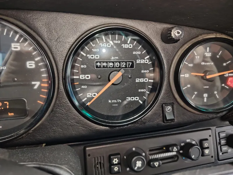 Porsche 993 Carrera 4s Coupe’ 39