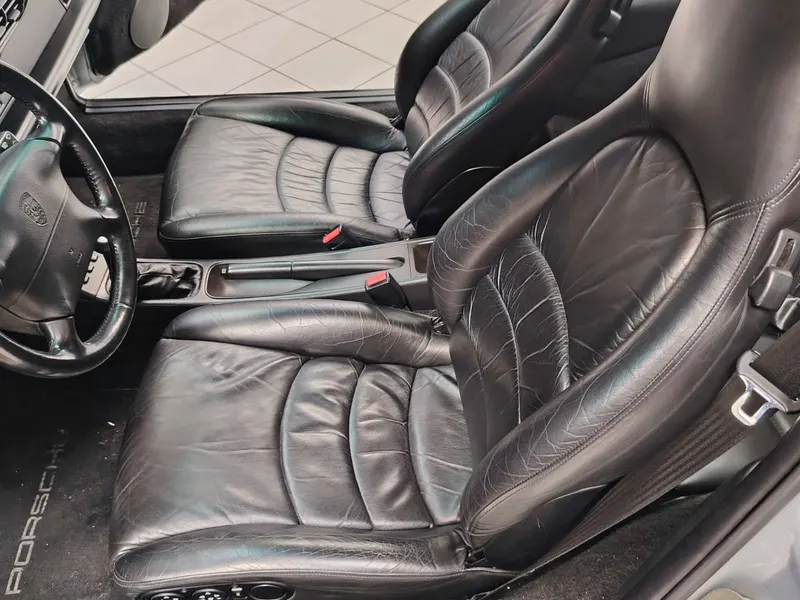 Porsche 993 Carrera 4s Coupe’ 32
