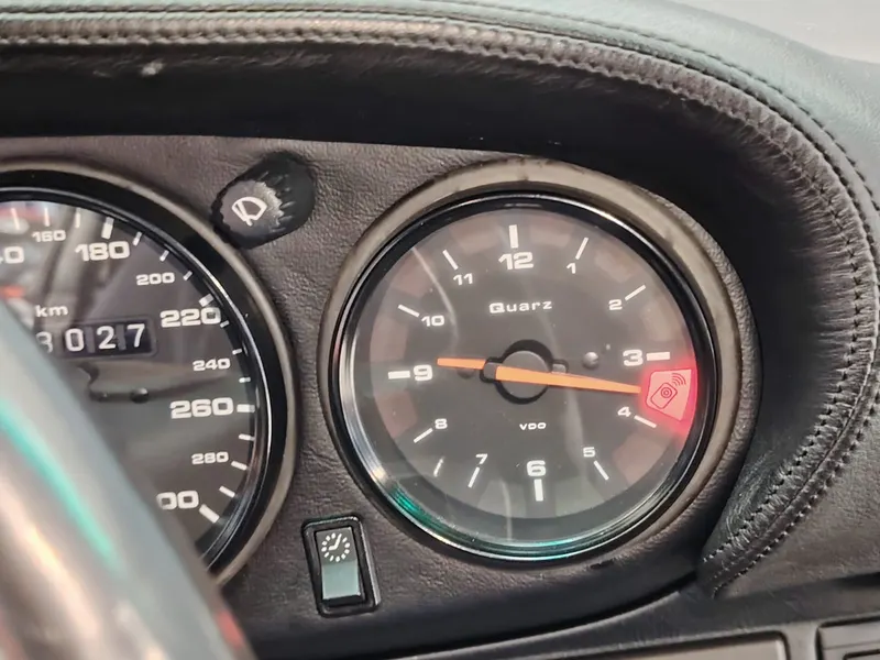 Porsche 993 Carrera 4s Coupe’ 40