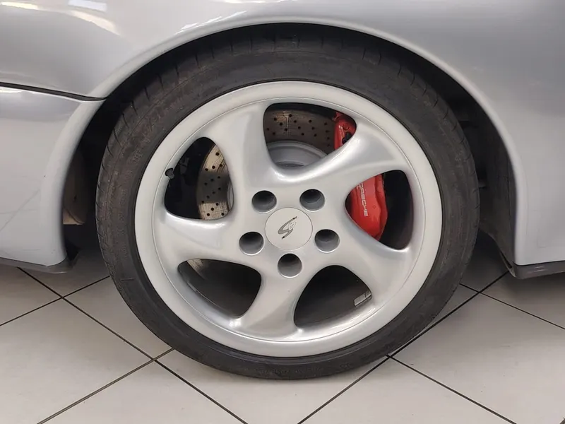 Porsche 993 Carrera 4s Coupe’ 29