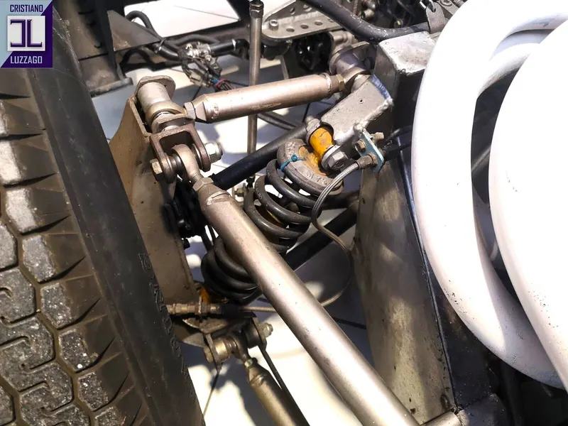 DEVELOPMENTS FORD GTD 40 1990 43