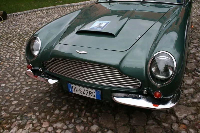 Aston Martin Db6 7