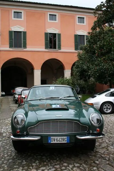 Aston Martin Db6 2