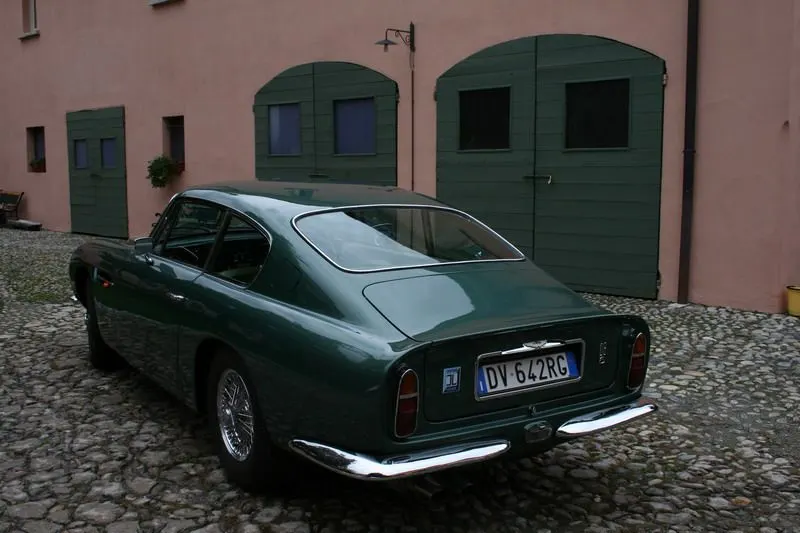 Aston Martin Db6 4