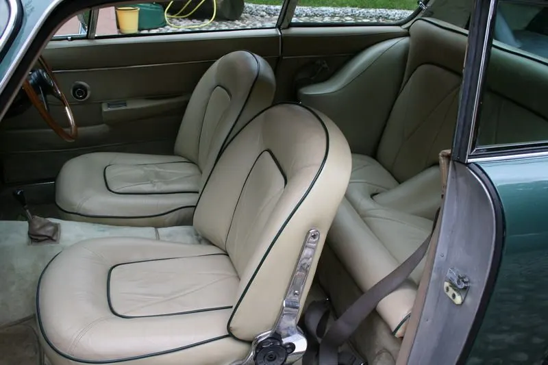 Aston Martin Db6 20