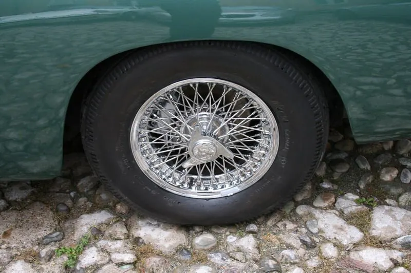 Aston Martin Db6 9