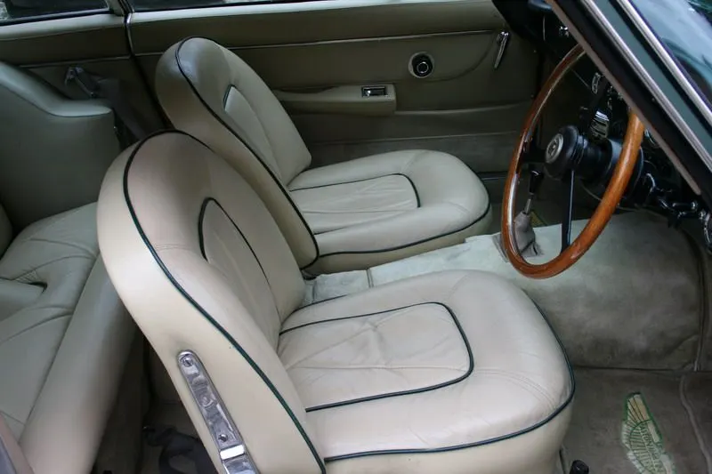 Aston Martin Db6 17