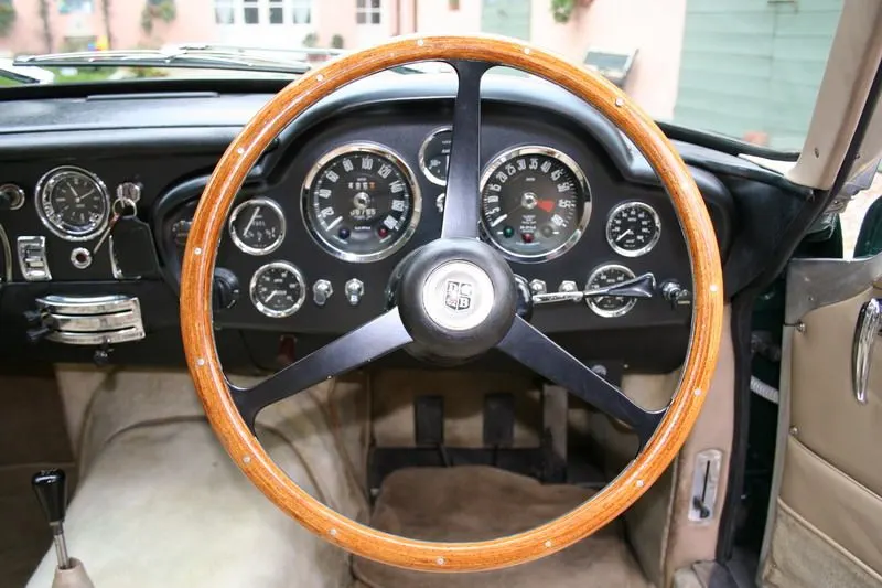 Aston Martin Db6 16