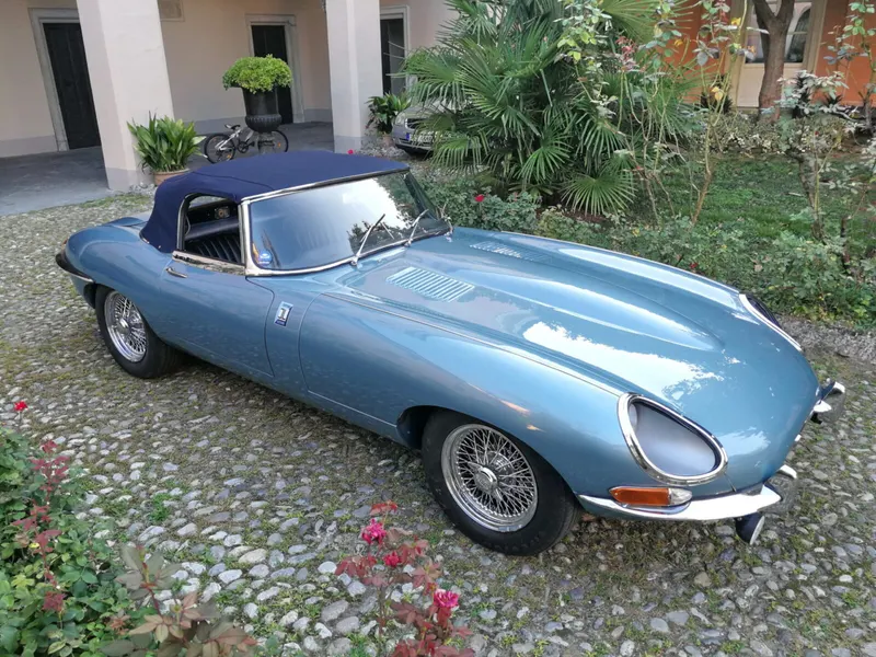 Jaguar E Type Roadster S1 11