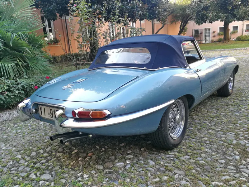 Jaguar E Type Roadster S1 8