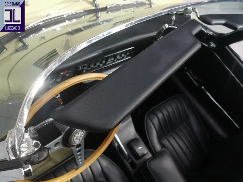 Jaguar E Type Roadster 4.200 S2 23