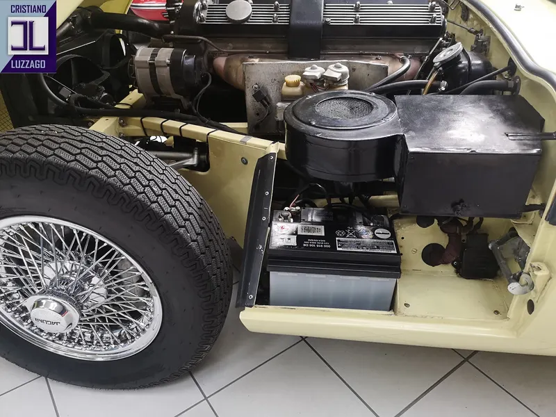 Jaguar E Type Roadster 4.200 S2 39