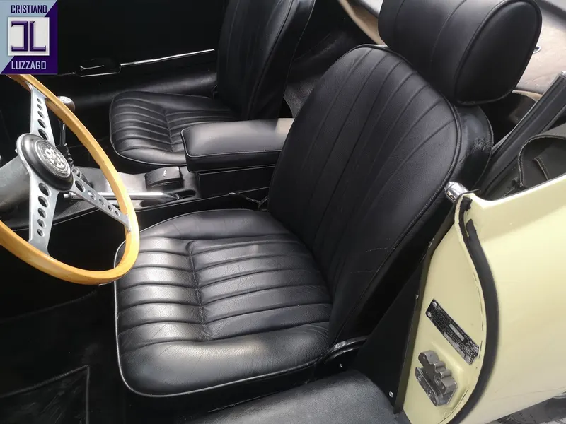 Jaguar E Type Roadster 4.200 S2 25