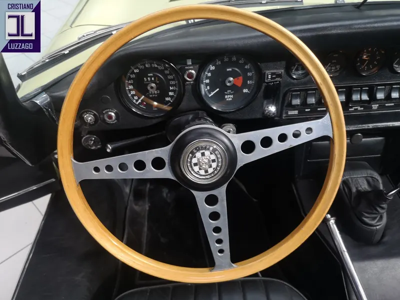 Jaguar E Type Roadster 4.200 S2 27