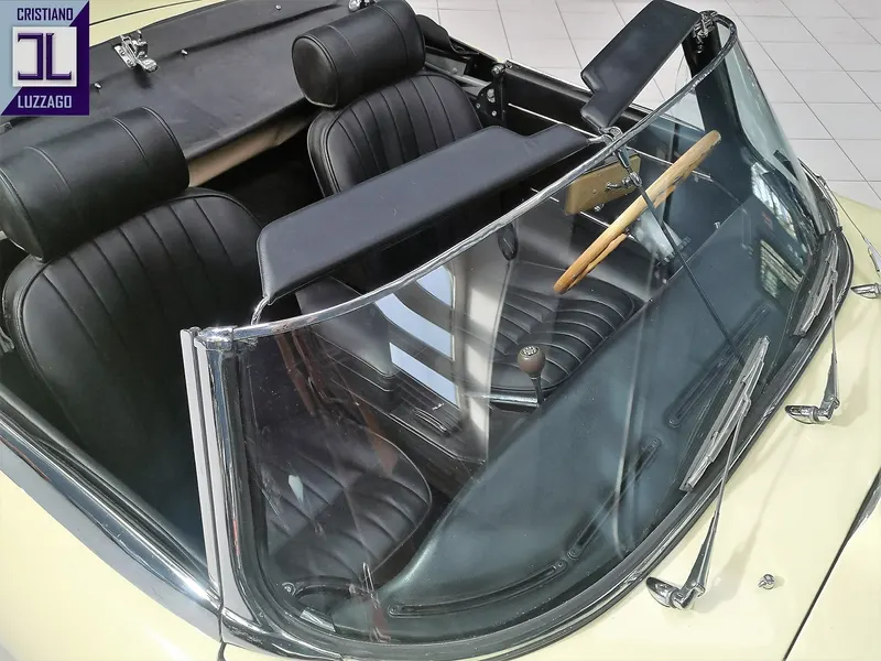 Jaguar E Type Roadster 4.200 S2 22