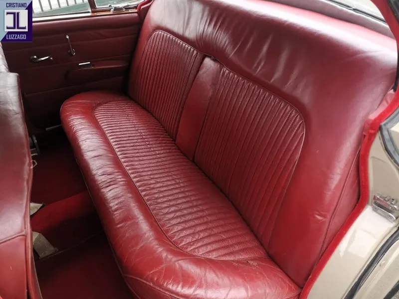 V8 Saloon 43