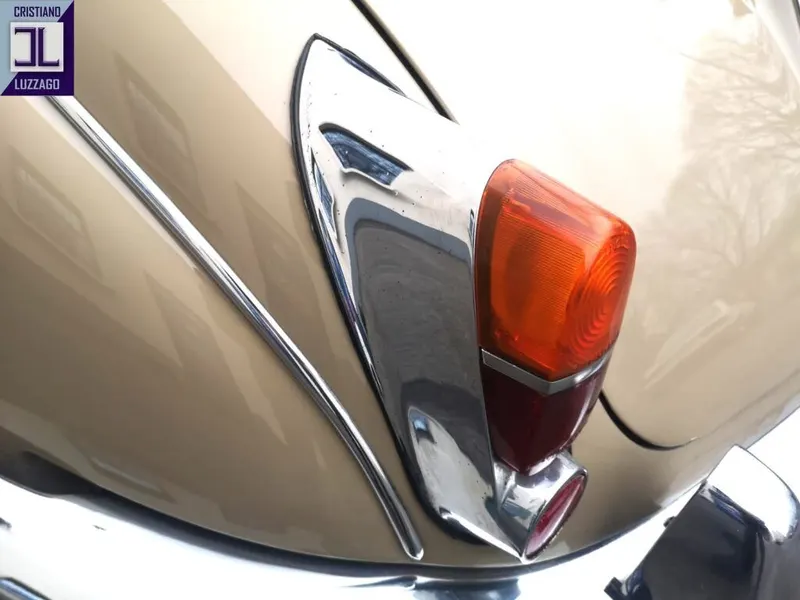 V8 Saloon 23