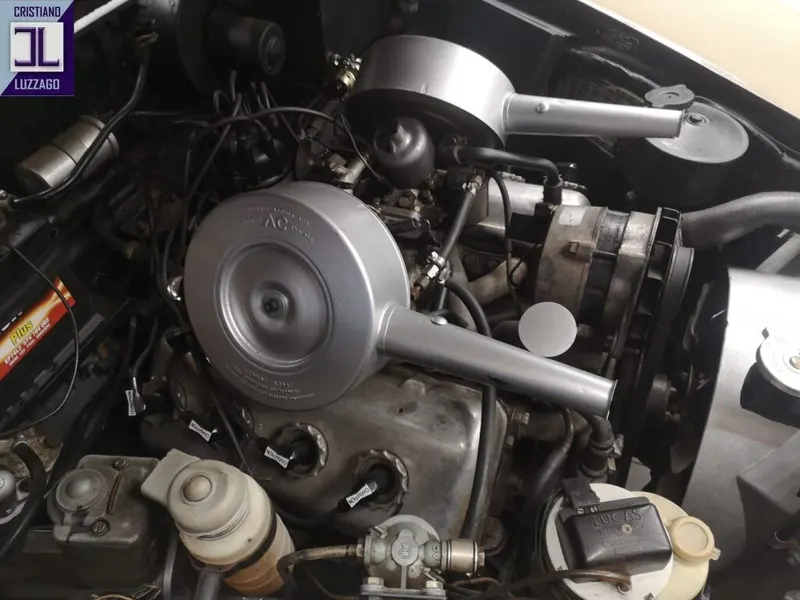 V8 Saloon 61