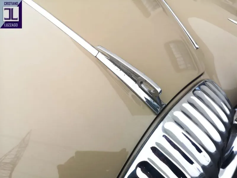 V8 Saloon 22