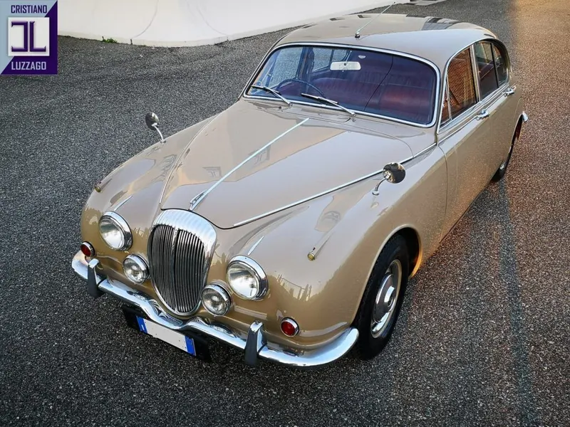 V8 Saloon 8