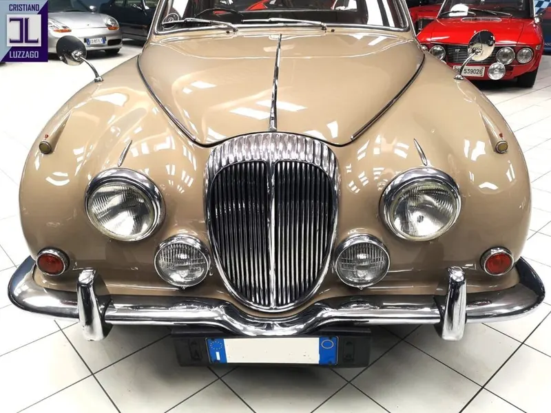 V8 Saloon 16