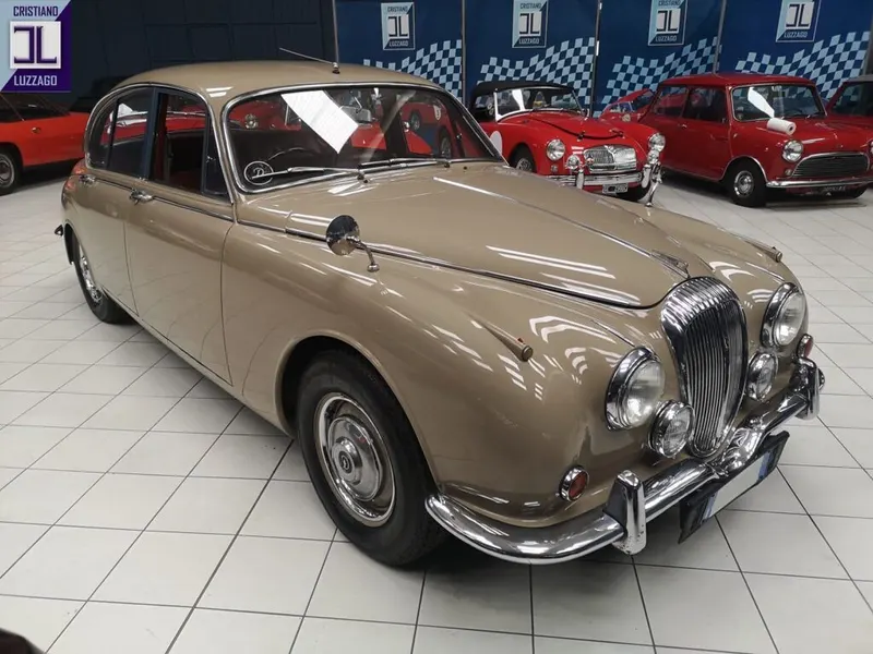V8 Saloon 5