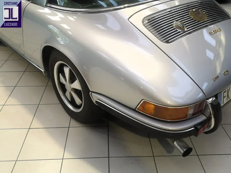 Porsche 911 2.200 E Targa 13