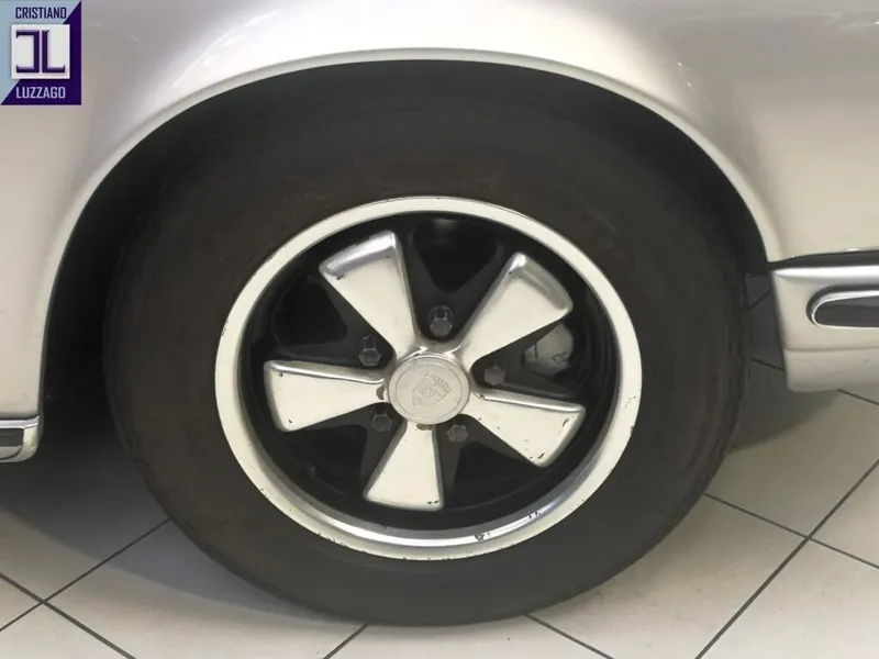 Porsche 911 2.200 E Targa 26