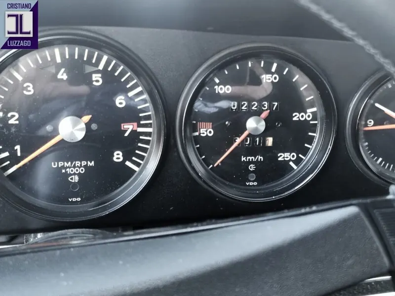 Porsche 911 2.200 E Targa 31
