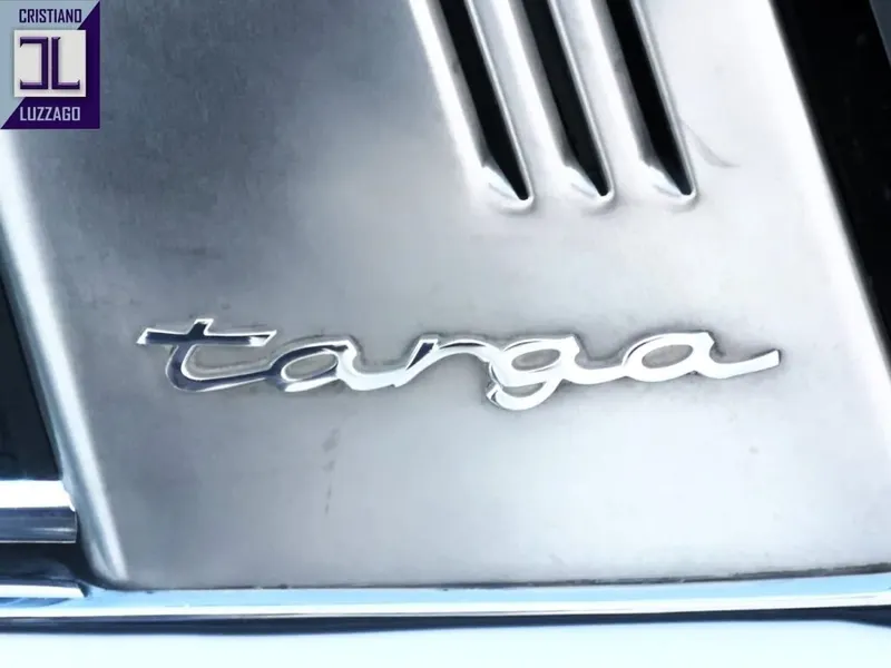Porsche 911 2.200 E Targa 21