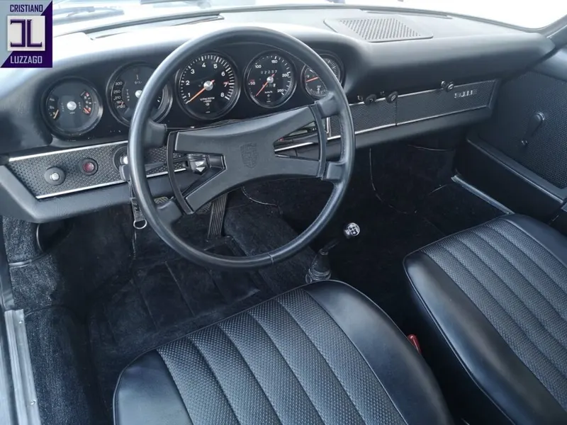 Porsche 911 2.200 E Targa 29
