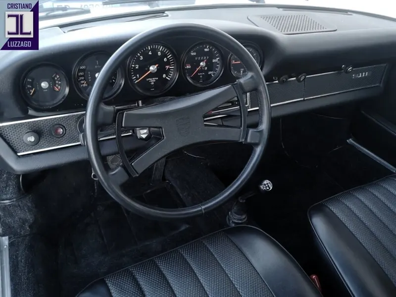 Porsche 911 2.200 E Targa 28