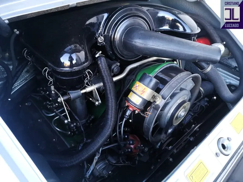 Porsche 911 2.200 E Targa 40