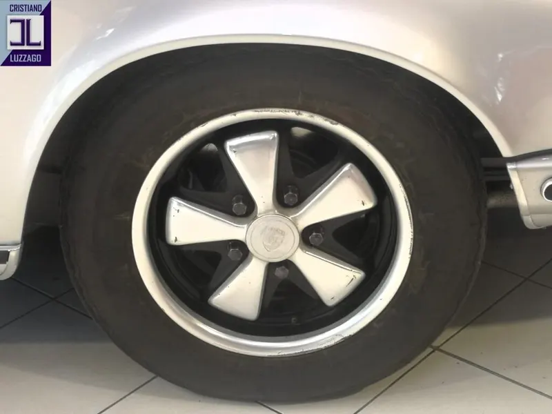 Porsche 911 2.200 E Targa 23