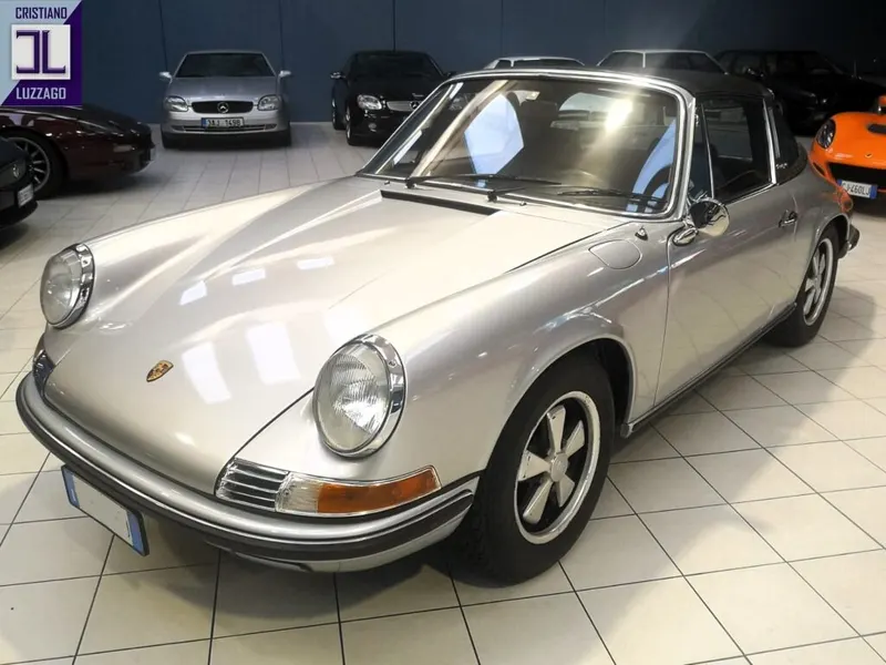 Porsche 911 2.200 E Targa 8