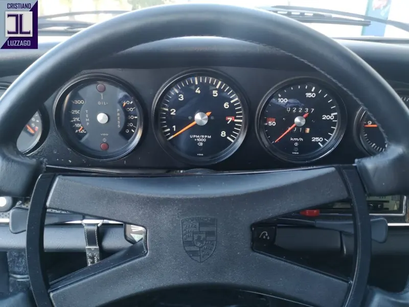 Porsche 911 2.200 E Targa 30