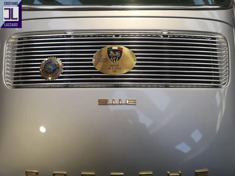 Porsche 911 2.200 E Targa 18
