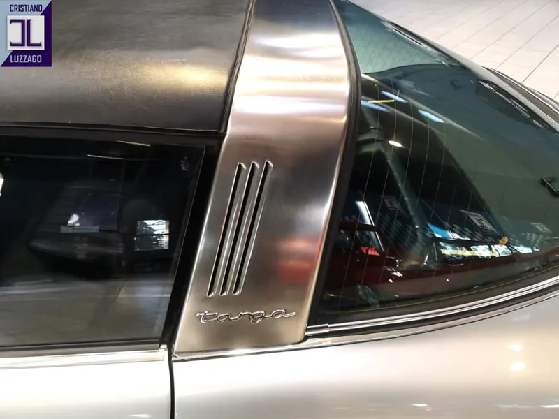 Porsche 911 2.200 E Targa 19