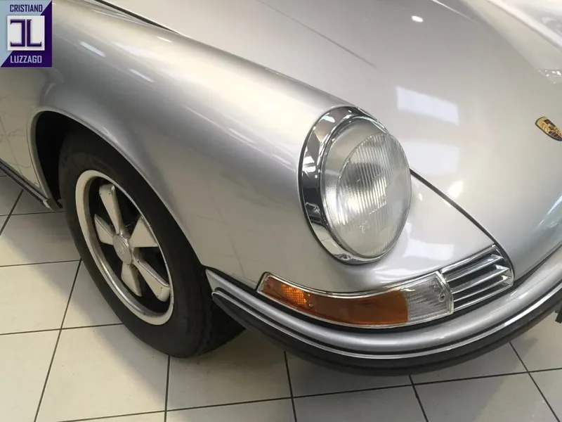 Porsche 911 2.200 E Targa 11