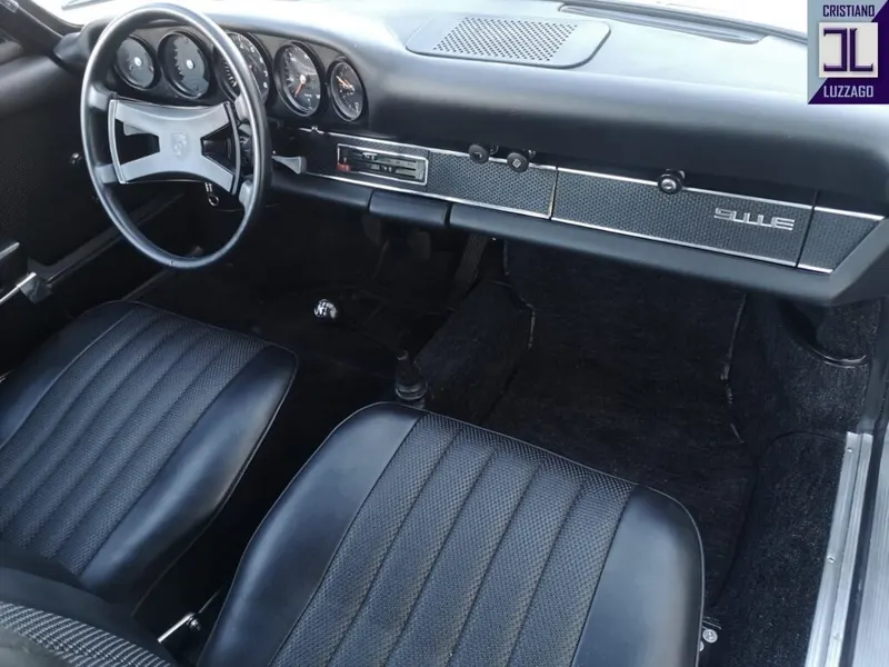 Porsche 911 2.200 E Targa 32