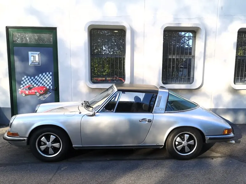 Porsche 911 2.200 E Targa 9