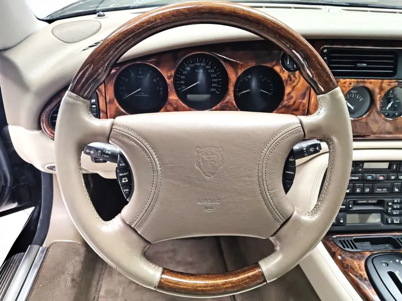 Jaguar Xk R Coupe 26