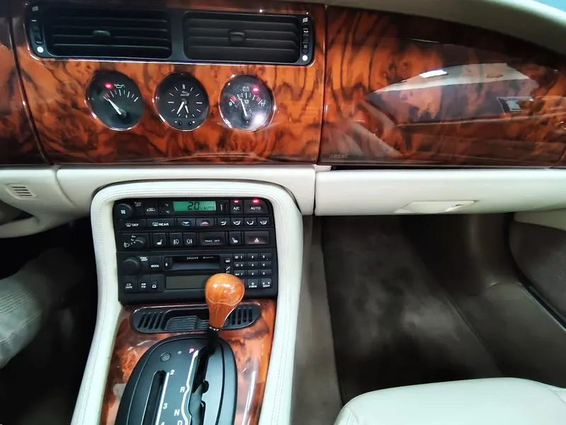 Jaguar Xk R Coupe 29