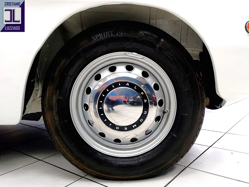 Alfa Romeo 1750 Spider Veloce 16