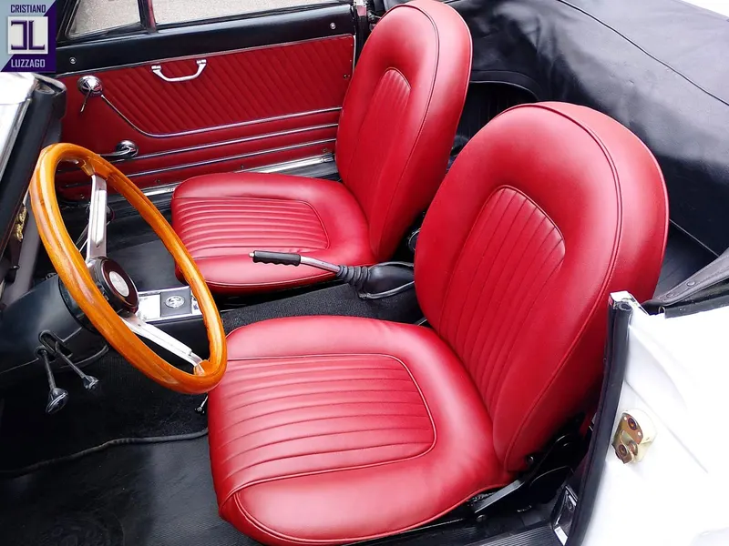 Alfa Romeo 1750 Spider Veloce 18