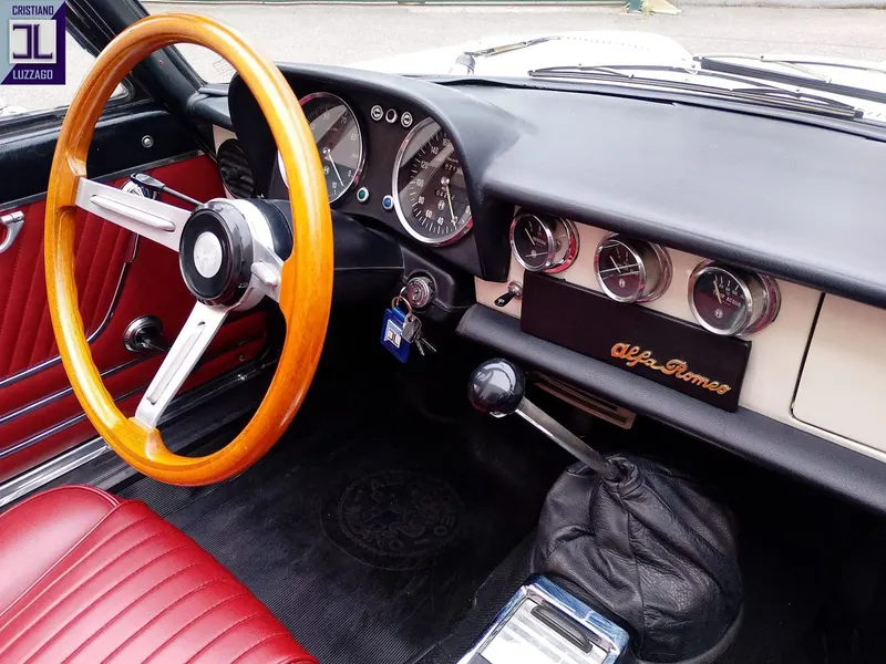 Alfa Romeo 1750 Spider Veloce 27