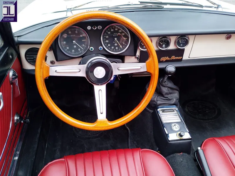 Alfa Romeo 1750 Spider Veloce 23