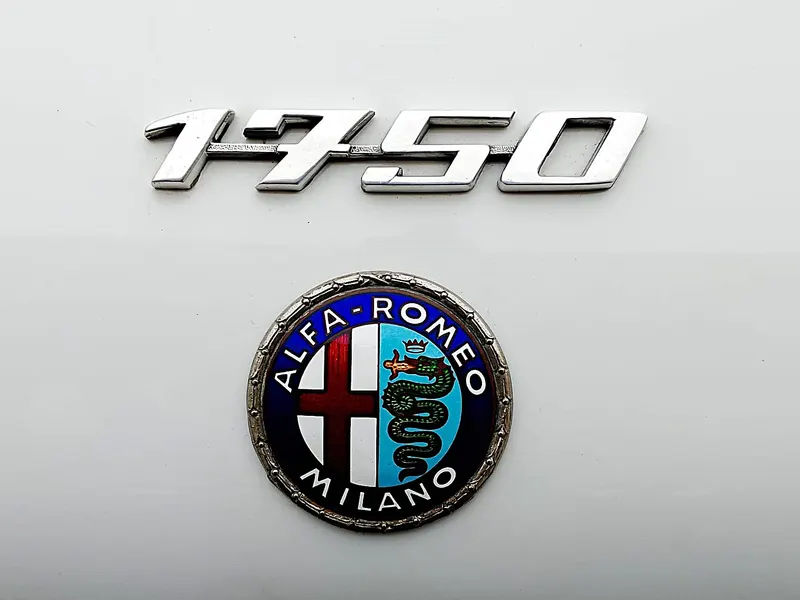 Alfa Romeo 1750 Spider Veloce 11