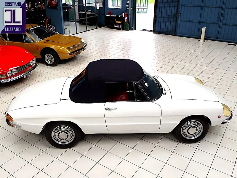 Alfa Romeo 1750 Spider Veloce 4