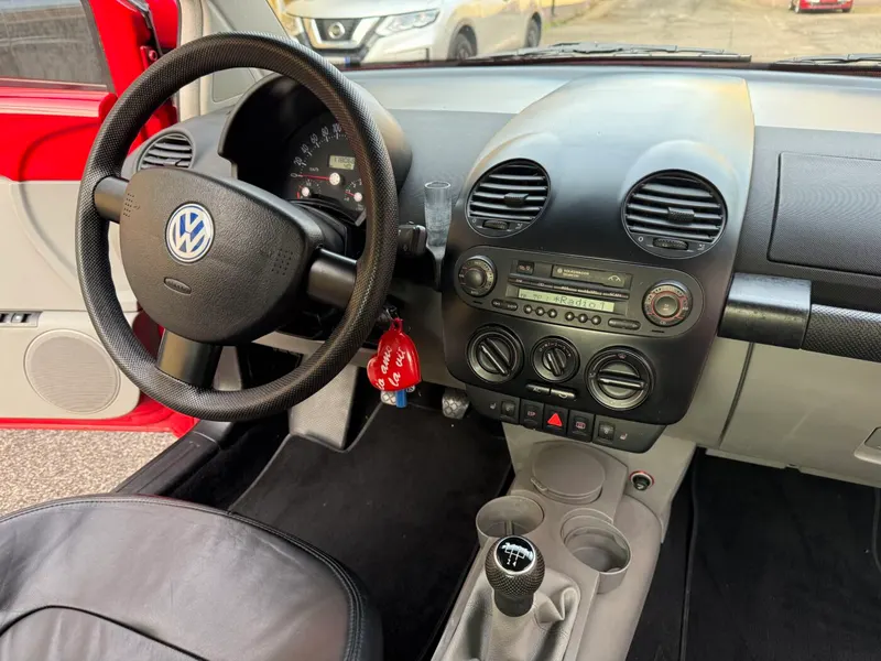 Volkswagen New Beetle 2.0i 116cv UNIPROPRIETARIO 23